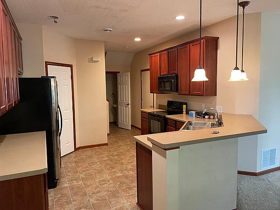5th image of 15672 Emerald Dr N Unit 9