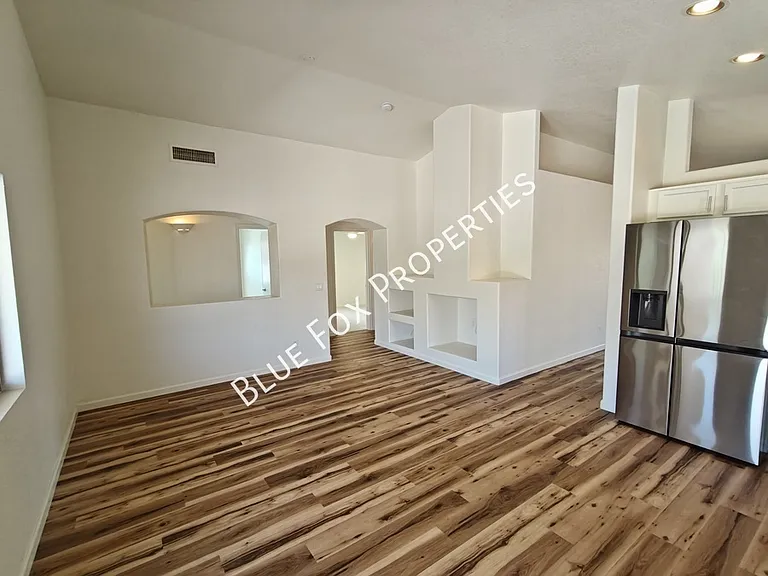 600 E River Walk Dr — Photo 10
