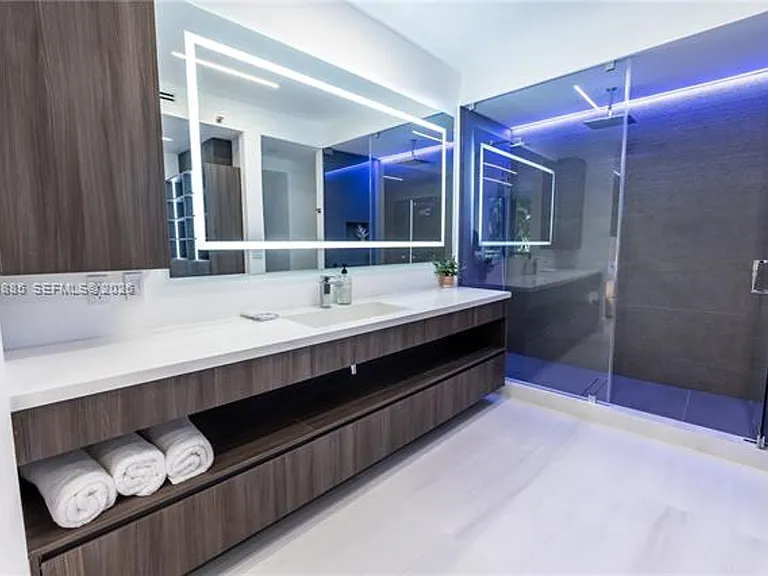 3600 Mystic Pointe Dr #114 — Photo 12