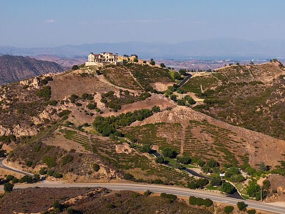 4th image of 340 N Kanan Dume Rd