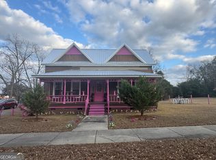 245 S Lewis St, Metter, GA 30439