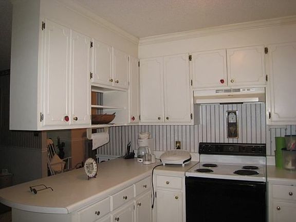 3rd image of 32 Belle Meade Ct