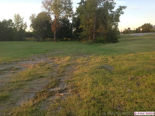 2429 Apache St, Tulsa, OK 74110