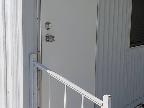 5th image of 49 Charlotte Cir W