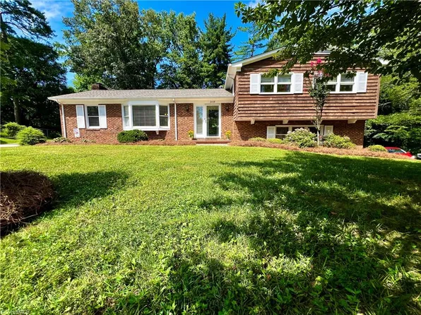 2408 Gracewood Ct, Greensboro, NC 27408