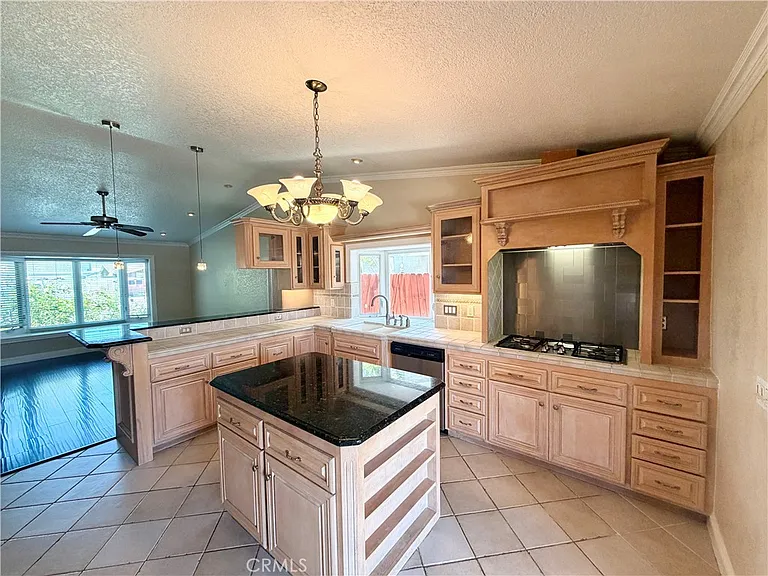 9272 Sunridge Dr — Photo 5