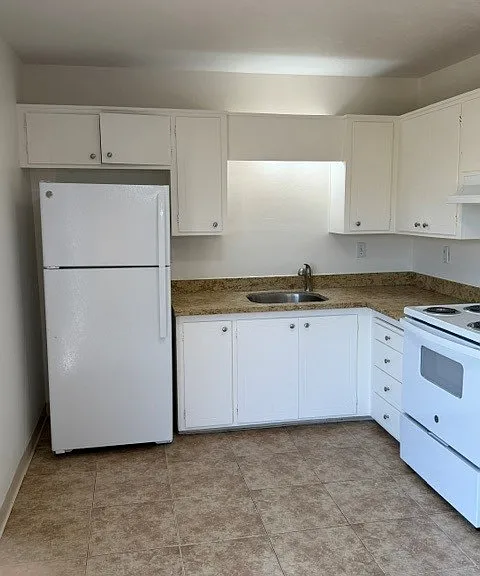 Spanish Castle Apartments — Photo 7