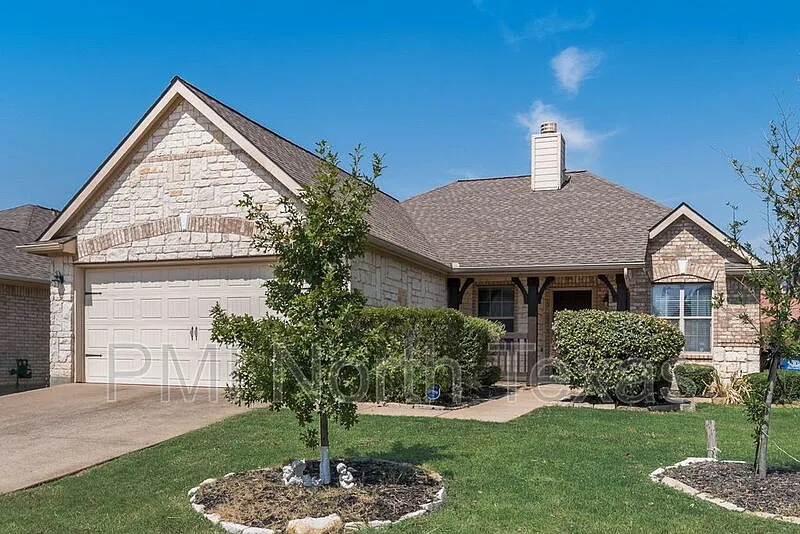 3 bed, 2.0 bath, 1571 sqft, $2,095 — Photo 2