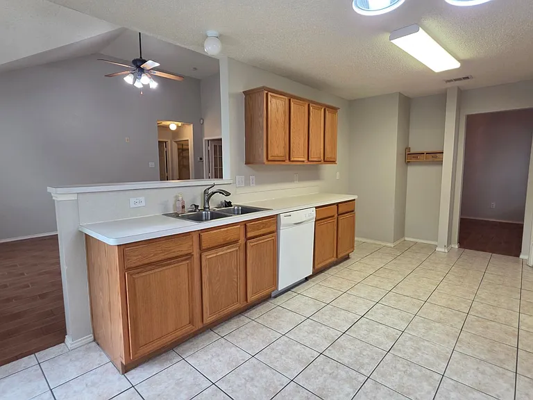 1268 Topeka Dr — Photo 7