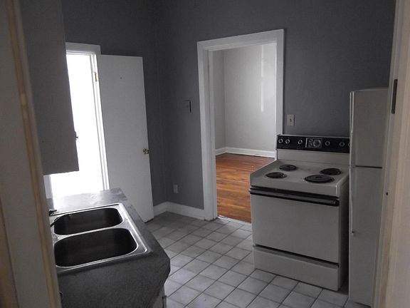 5th image of 146 E Hazelhurst St APT 7