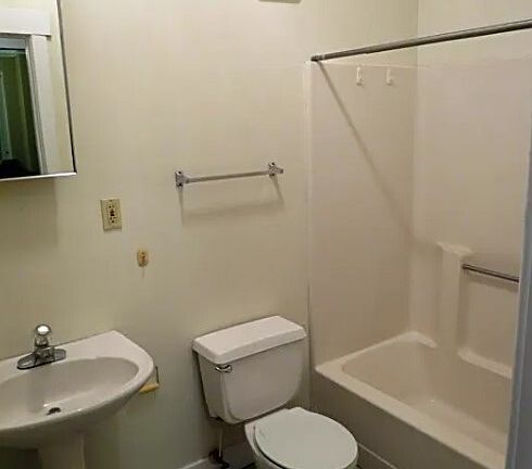 3rd image of 610 W Elm St #10450339