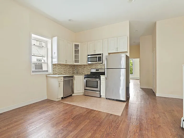 1074 Jefferson Ave #1A — Photo 7