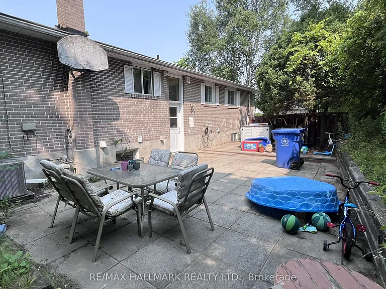 758 Botany Hill Cres — Photo 17