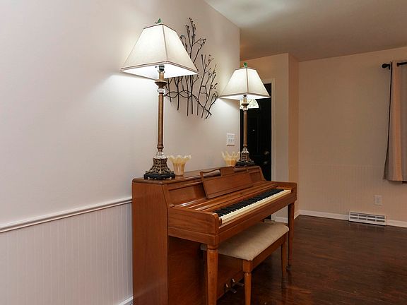 5th image of 6759 Country Ln