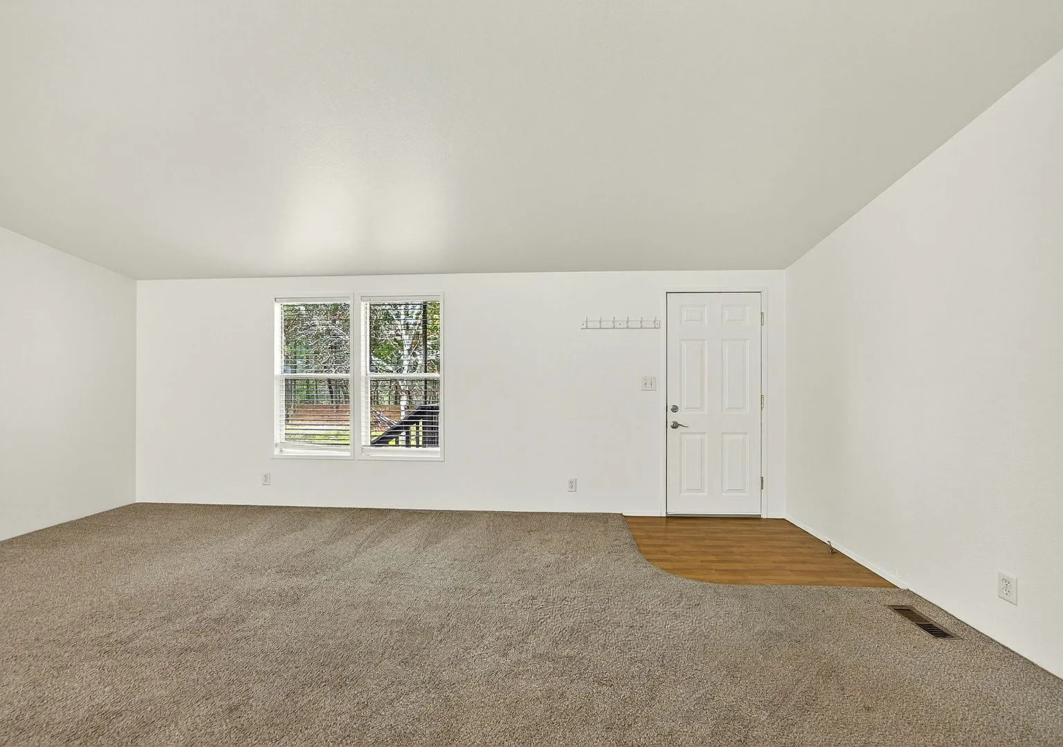 Peaceful Country Home — Photo 4