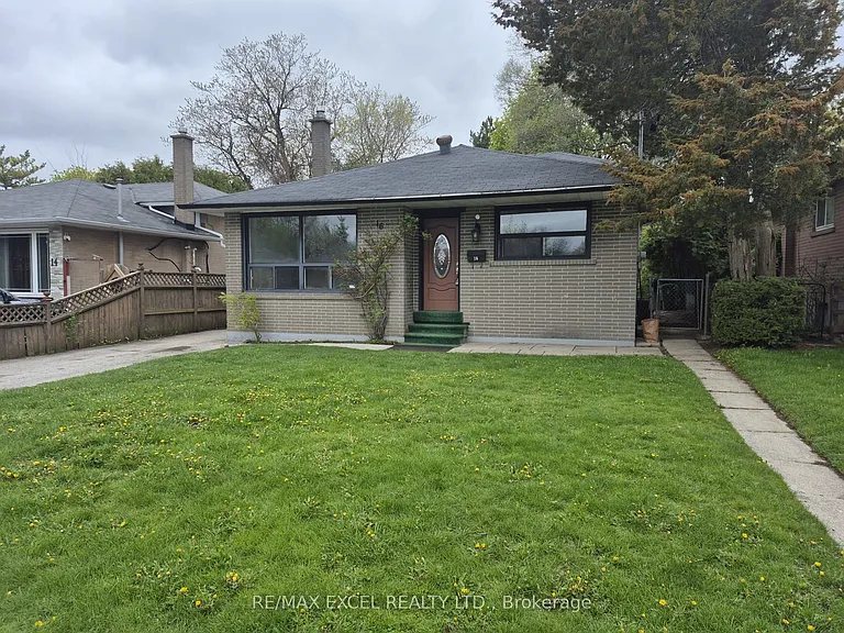 16 Sundance Cres — Photo 1