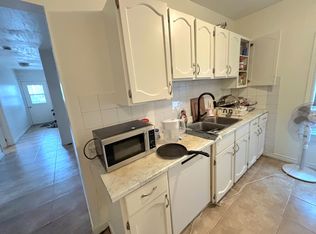329 Victoria St #1, Fredericton, NB E3B1W5