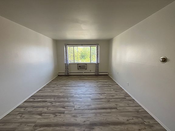 3rd image of 1322 W Cleveland Ave #204