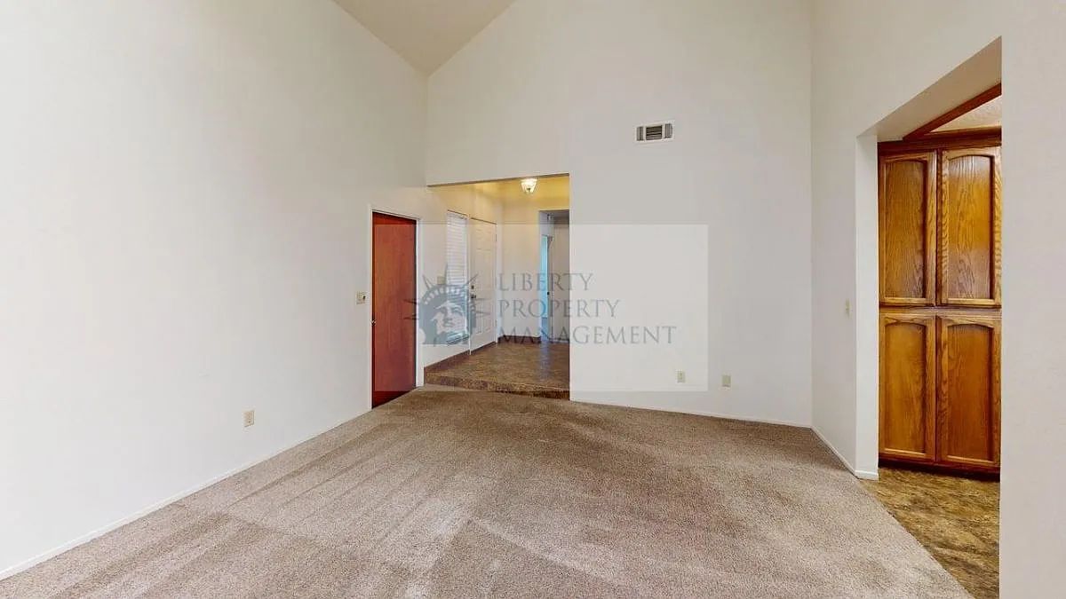 3 bed, 1344 sqft, $2,350 — Photo 4