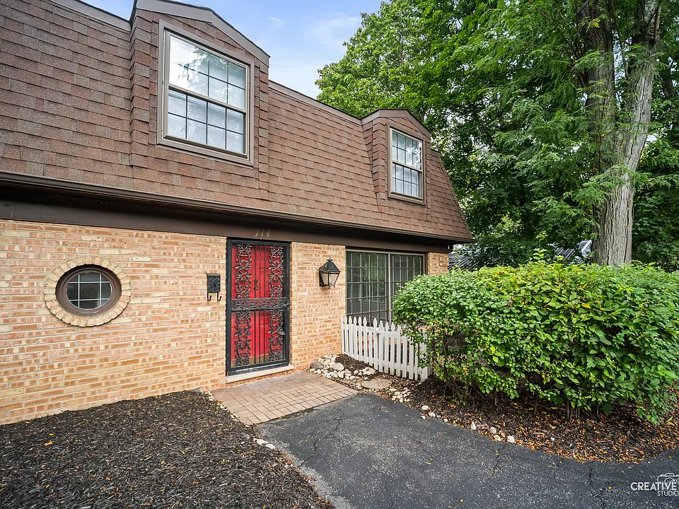 114 E Hillside Ave #114