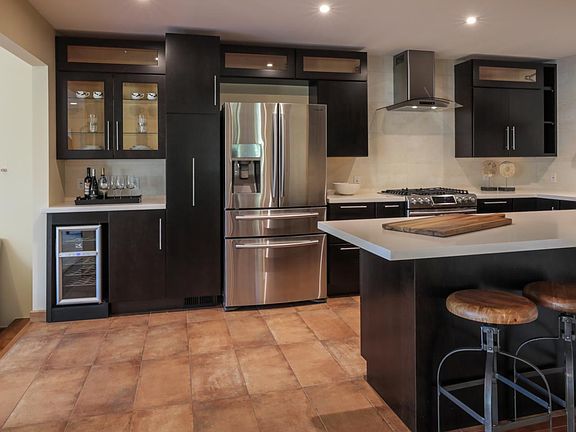 2nd image of 710 Sand Hill Cir
