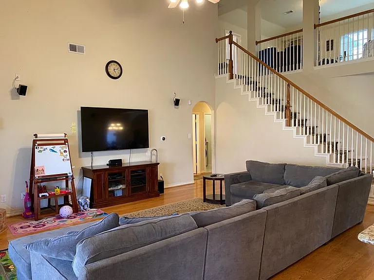1012 Levant Ln — Photo 12