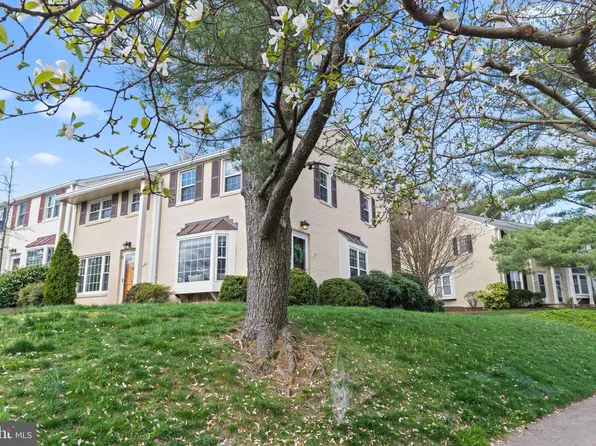 2218 N Dearing St, Alexandria, VA 22302