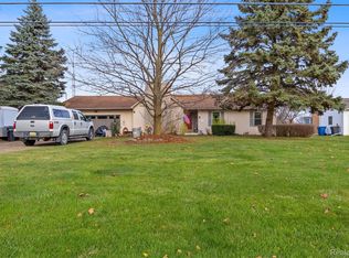 517 E Rolston Rd, Linden, MI 48451