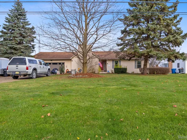 517 E Rolston Rd, Linden, MI 48451