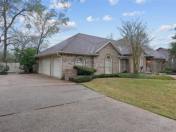 3rd image of 1001 Carmel Pl