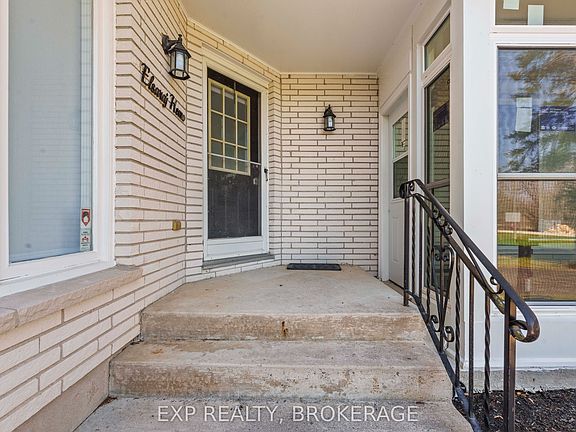 3rd image of 72 Willowbank Rd W