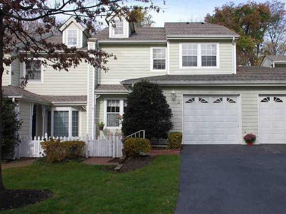 2nd image of 8 Victorian Ct