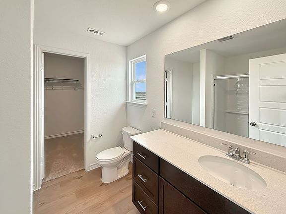 4th image of 930 Bluegrass Point