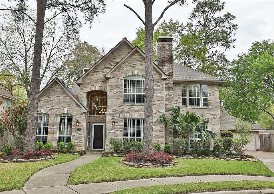 An Absolutely Beautiful Interior Awaits You in this Stunning, Well Maintained Home in the Upscale Neighborhood of Woodwind Lakes! OVER $100,000 IN IMPROVEMENTS SINCE 2017!!!