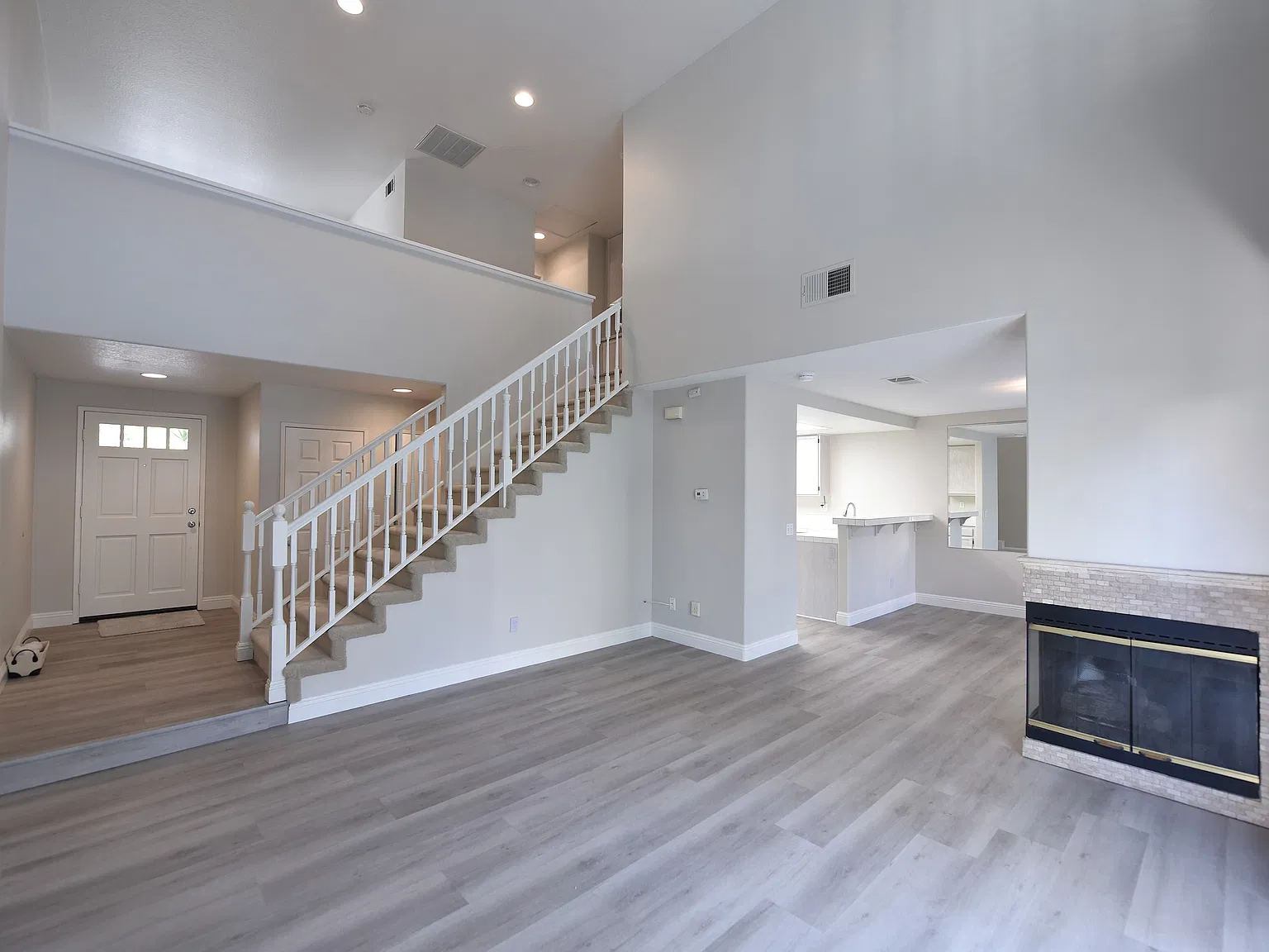 2 bed, 2.5 bath, 1509 sqft, $4,000 — Photo 2