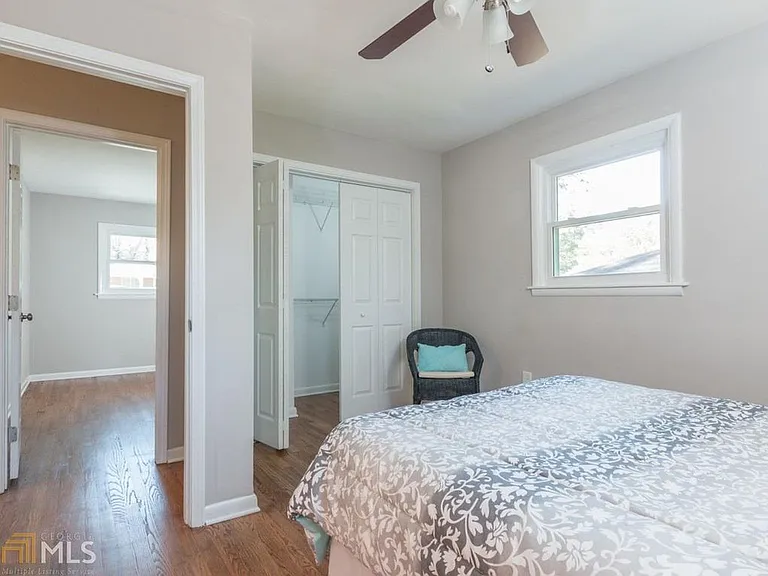 1920 La Mesa Ln — Photo 16
