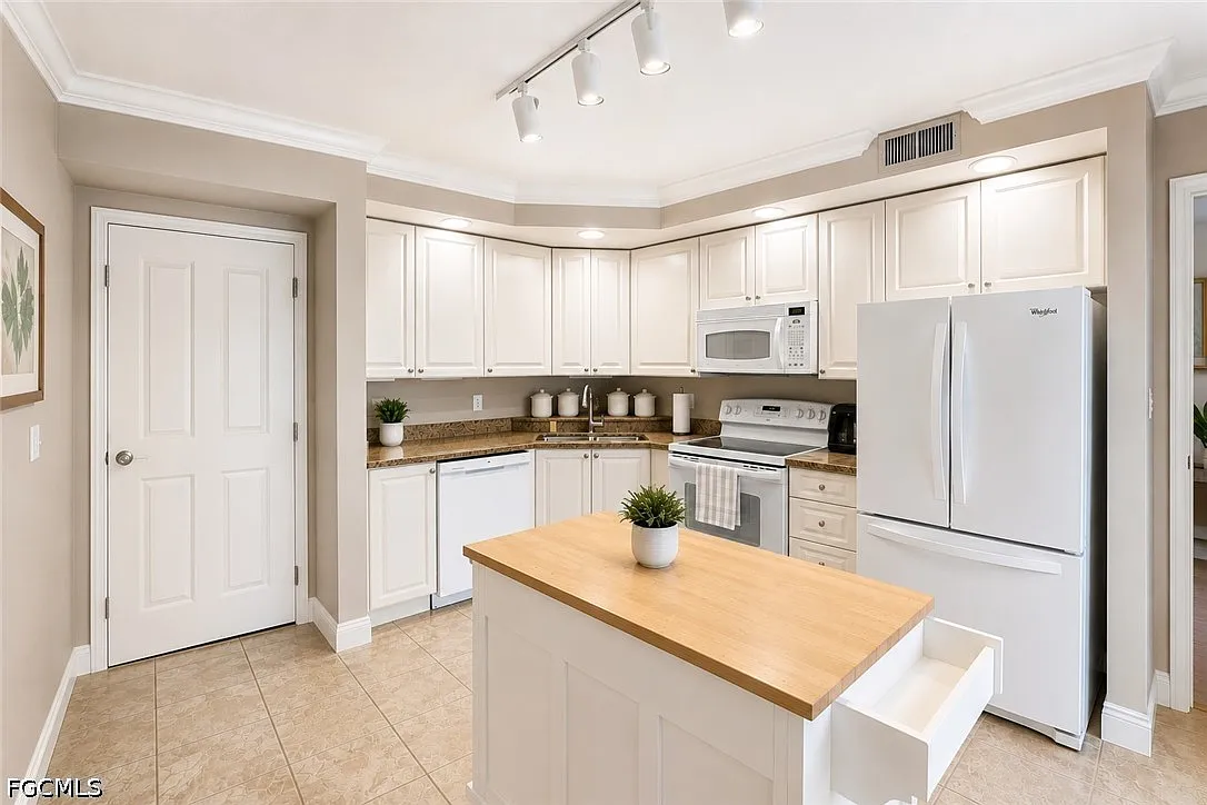 2 bed, 2.5 bath, 1003 sqft, $2,000 — Photo 1