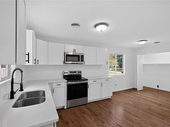 3rd image of 1614 Oberlin Dr