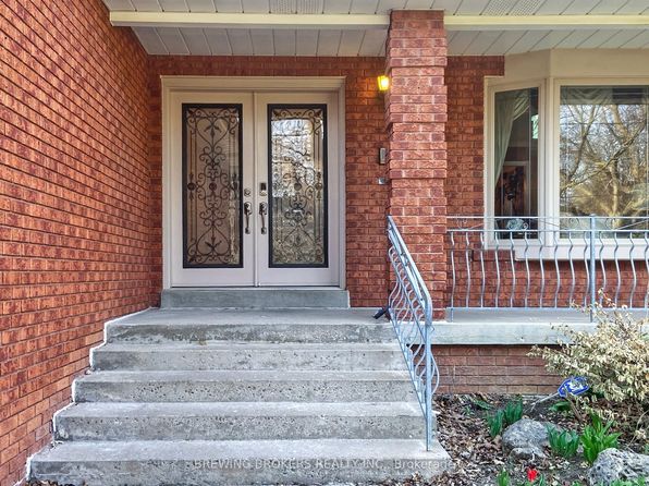28 A Westwood Ln, Richmond Hill, ON L4C 6X9