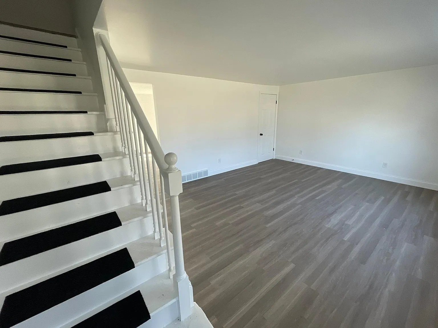 3 bed, 1.5 bath, 1120 sqft, $1,000 — Photo 3
