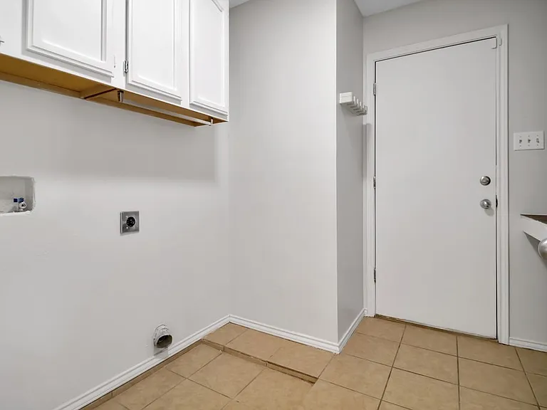 8633 Yale Ave — Photo 22