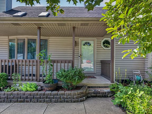 3rd image of 6635 Hawthorne Ave