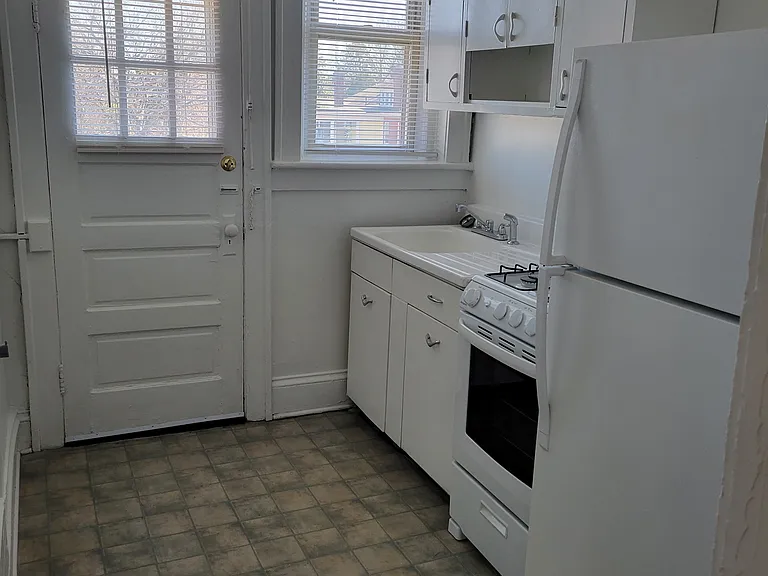 1020 Claremont Ave #17C — Photo 5