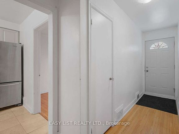 3rd image of 39 Churchill Ave