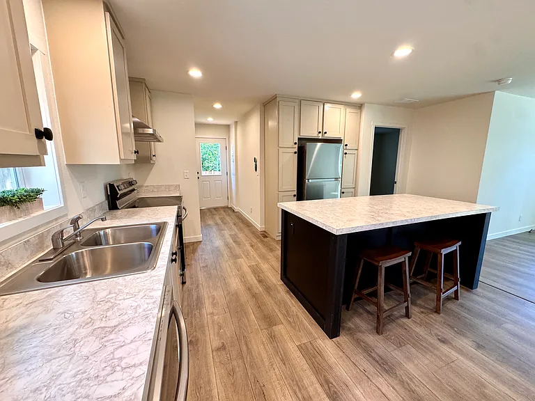 321 E Panorama Dr — Photo 4