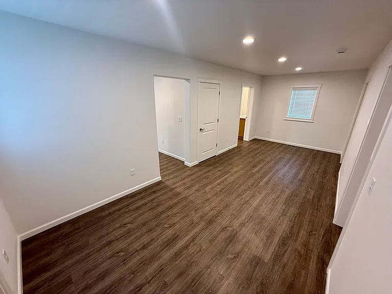 1329 Elm St — Photo 13