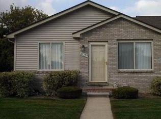 22139 Glenwood St, Clinton Township, MI 48035