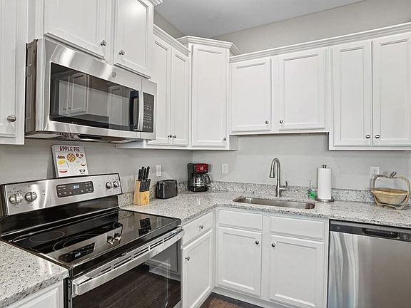 4th image of 2288 Del Carmel Way