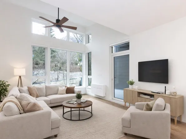 1504 Scott Cres #610, Squamish, BC V8B 1G4