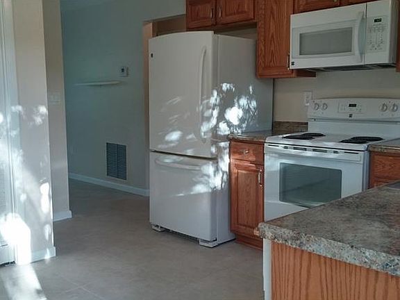2nd image of 333 Lagoon Dr